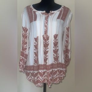 Flowy tunic style shirt. Cream and maroon color. Button sleeve option.